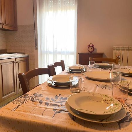 Iris Hosting Appartamenti Per Famiglie Favaro Veneto Luaran gambar