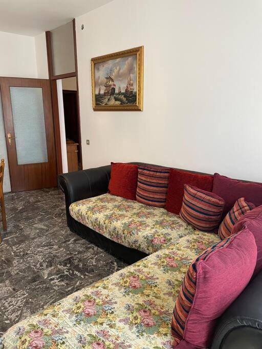 Iris Hosting Appartamenti Per Famiglie Favaro Veneto Luaran gambar