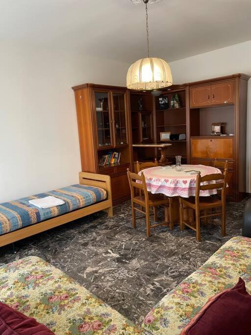 Iris Hosting Appartamenti Per Famiglie Favaro Veneto Luaran gambar